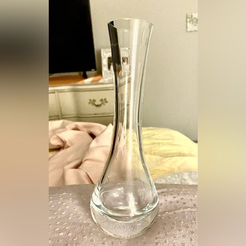 8 Inch Hand Blown Vase. Thick Bottom, Narrow Neck and Bud Vase Opening. EC.